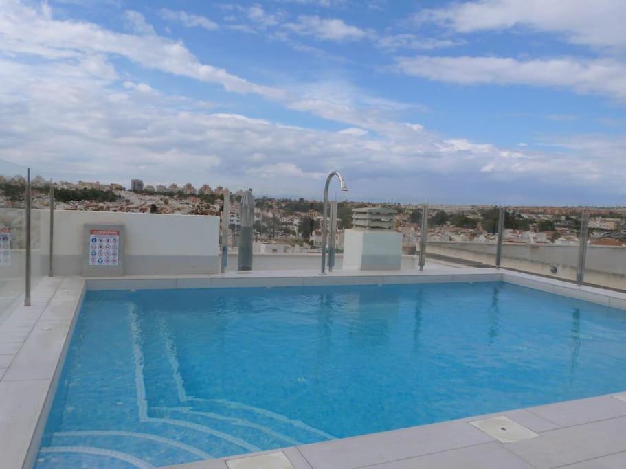 Modern Apartment In Torrevjea 200M From The Loccos Beach Torrevieja Bagian luar foto