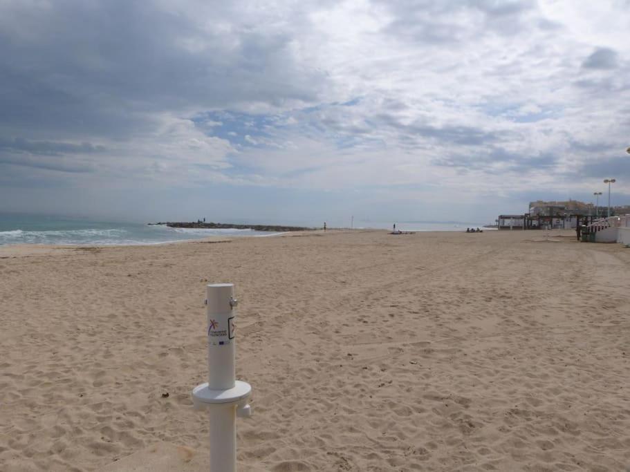 Modern Apartment In Torrevjea 200M From The Loccos Beach Torrevieja Bagian luar foto