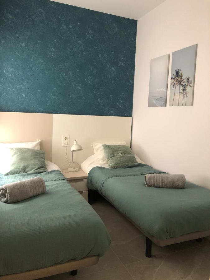 Modern Apartment In Torrevjea 200M From The Loccos Beach Torrevieja Bagian luar foto