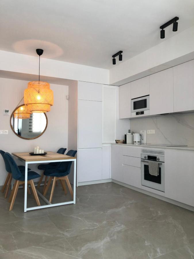 Modern Apartment In Torrevjea 200M From The Loccos Beach Torrevieja Bagian luar foto